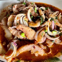 น้ำตกคอหมูย่าง