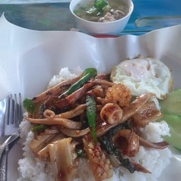 กะเพราปลาหมึก(ฟรีไข่)เพิ่มข่าวฟรี