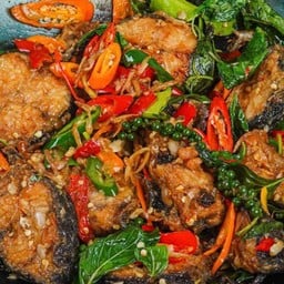 ผัดฉ่าปลาดุกกรอบ (กับข้าว)