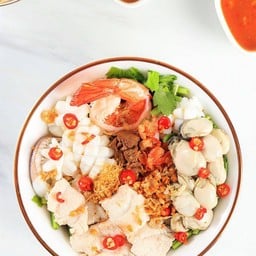 ยำปลาเก๋ารวมมิตร+หอยนางรม