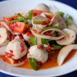 ยำลูกชิ้นหมู