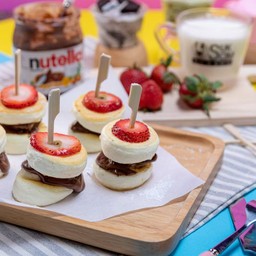 แพนเค้กค็อกเทล(นูเทลล่ากล้วยหอมสตอเบอรี่)