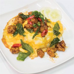 ข้าวไข่ข้นชีสกะเพราไก่กรอบ