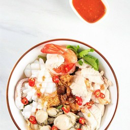 ยำปลากะพงรวมมิตร+หอยนางรม