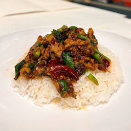 ข้าวคะน้าพริกสดหมูชิ้น