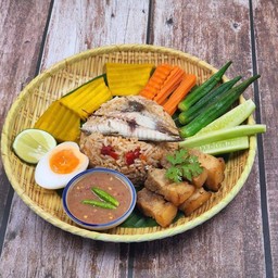 ข้าวคลุกน้ำพริกปลาทูหมูทอดน้ำปลา