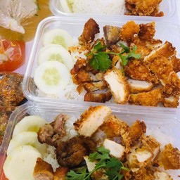 ข้าวไก่กรอบโอชา