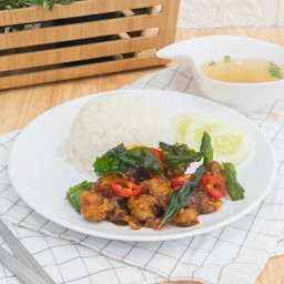 ข้าวกะเพราไก่กรอบ