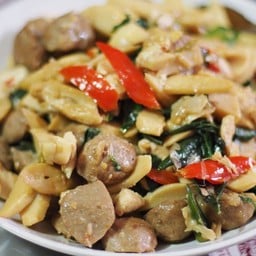 ผัดหน่อไม้ดองลูกชิ้นหมู (ราดข้าว)