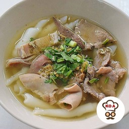 ก๋วยจั๊บน้ำใส รวมมิตร (หมู+เนื้อ)
