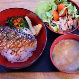 TR Sushi ปั้นสด