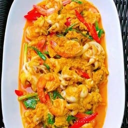 ผัดผงกะหรี่ กุ้ง/หมึก/ปู