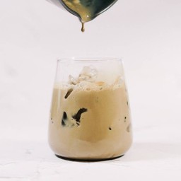 ชาเขียวโฮจิฉะลาเต้ HOJICHA LATTE