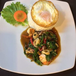 ข้าวราดกะเพรา  ทะเล