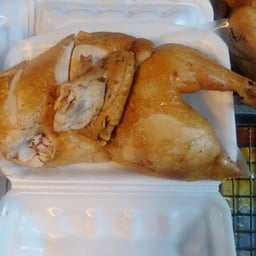 ไก่เนื้อครึ่งตัวพร้อมน้ำจิ้ม1ถุง