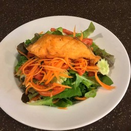 สลัดปลาแซลมอน