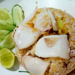 ข้าวผัดปลาหมึก