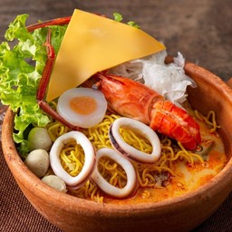 ก๋วยเตี๋ยวต้มยำกุ้งชีส