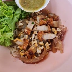 คั่วไก่หมูกรอบน้ำจิ้มซีฟู้ด