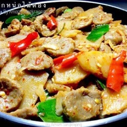 ผัดหน่อไม้ดองลูกชิ้นหมู (กับข้าว)