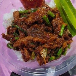 ข้าวราดพริกแกงไก่กรอบ