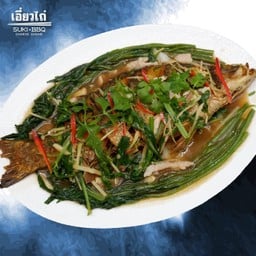 ปลากะพงทอดราดน้ำแดง