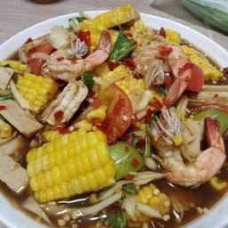 ตำปูปลาร้าข้าวโพดหมูยอกุ้งสุก