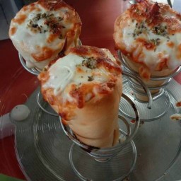 กินเล่น กินพิซซ่าโคน