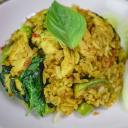 ข้าวผัดแกงเขียวหวานเนื้อ