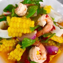 ยำข้าวโพดรวมมิตรทะเล