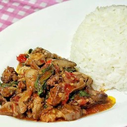 ผัดพริกแกงเครื่องในไก่