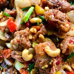 ไก่ทอดผัดเม็ดมะม่วง