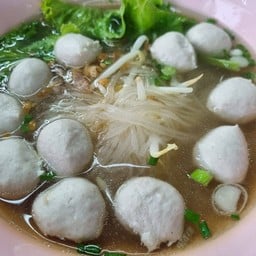 เส้นเล็ก(น้ำ)ลูกชิ้นหมู