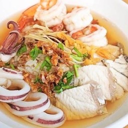 ร้านโจ๊ก - ข้าวโพดคลุกเนย -หน้าเซเว่น ตึกทูดิโอ