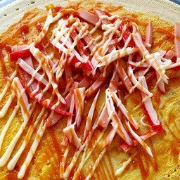 พิซซ่า+ไข่+ไส้กรอก+ปูอัด