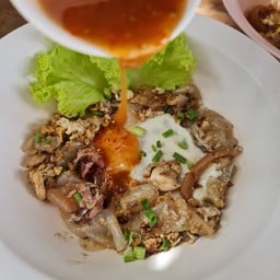 คั่วไก่ไข่อบลาวา (ใส่ ไข่ลาวา,หมึกกรอบ,เนื้อไก่)