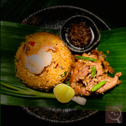 ข้าวผัดมันส์กุ้งหมูทอด