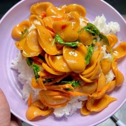 กะเพรา ไส้กรอก