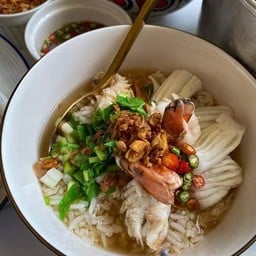 ข้าวต้มทรงเครื่องทะเล