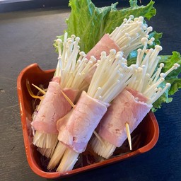 เบคอนพันเห็ดเข็มทอง