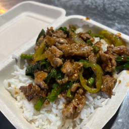 ข้าวราดเนื้อผัดพริกแกง