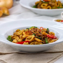 ก๋วยเตี๋ยวผัดขี้เมา รวมมิตร