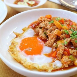 ข้าวราดไข่ระเบิด