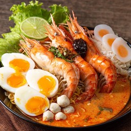 ก๋วยเตี๋ยวต้มยำไข่หวานยางมะตูม -