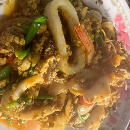 รวมมิตรผัดผงกะหรี่