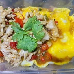 ข้าวไก่คั่วพริกเกลือไข่ข้น