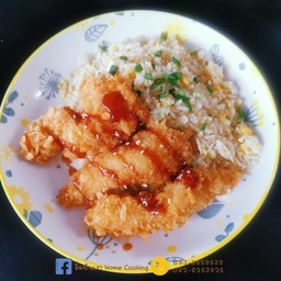 ข้าวผัดไข่ปลากรอบซอสเทอริ