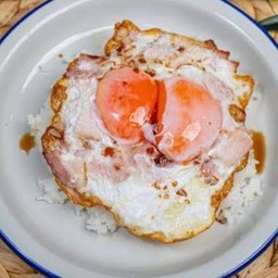 ข้าวไข่ดาว2ใบ(มีซอสแมกกี้