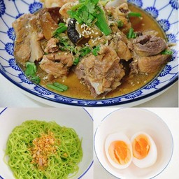 ซี่โครงหมูตุ๋น สูตรโกเอ (จานเล็ก) + บะหมี่หยกโรยกระเทียมเจียว  + ไข่ยางมะตูม