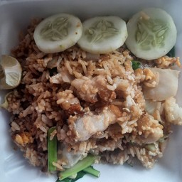 ข้าวผัดหมูกรอบ